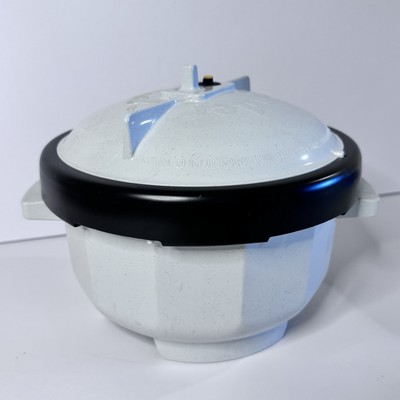 Nordic Ware Tender Cooker Microwave Oven Pressure Cooker 2.5 Quart White EUC