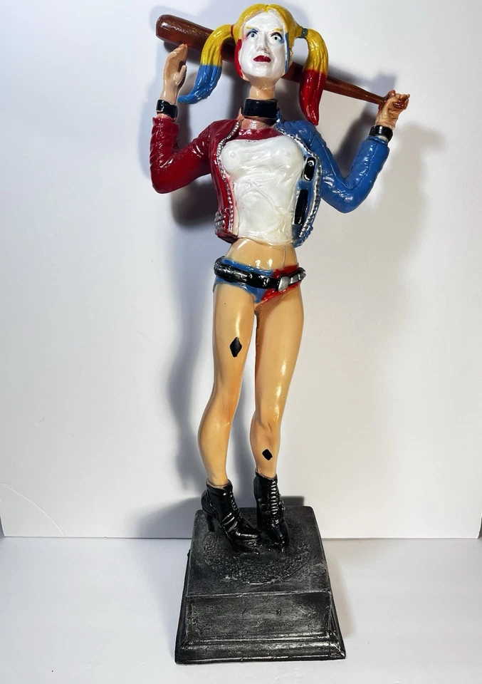 "Escuadrón Suicida Harley Quinn con estatua de murciélago de béisbol, universo DC de 24"" de altura, icónico" Foto 2 de 4