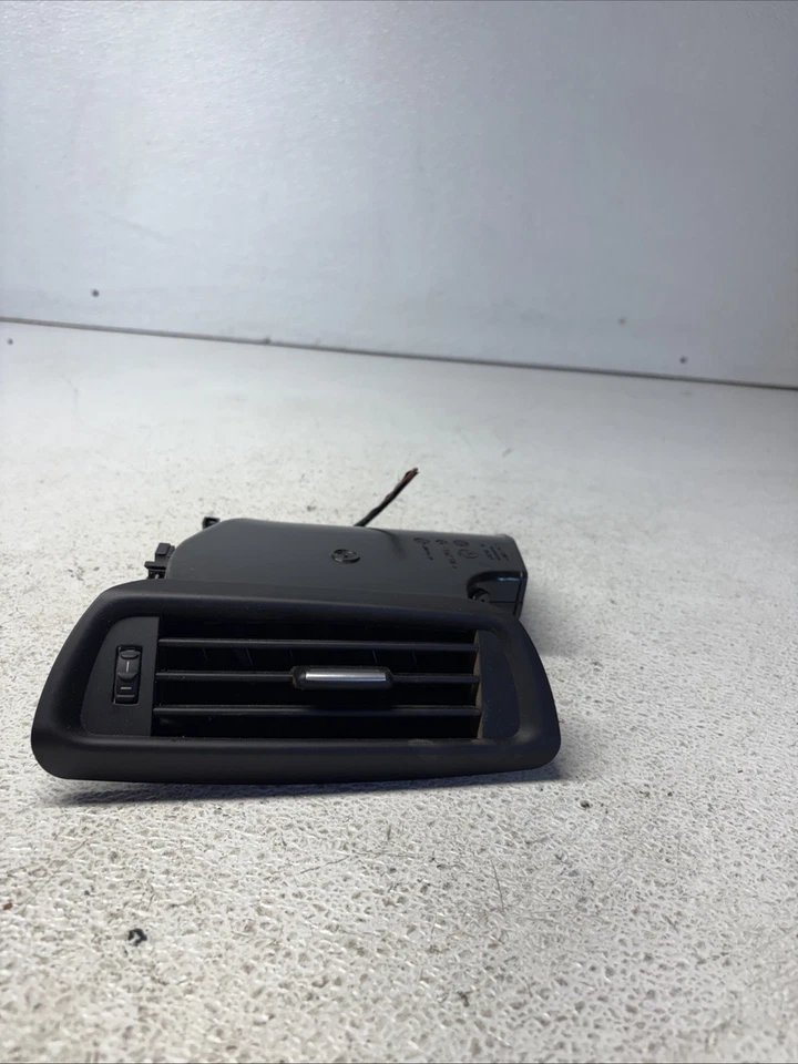 BMW 750i 750li F01 2009-2015 lado izquierdo pilar B rejilla de ventilación de aire 9113793 OEM. Foto 2 de 4