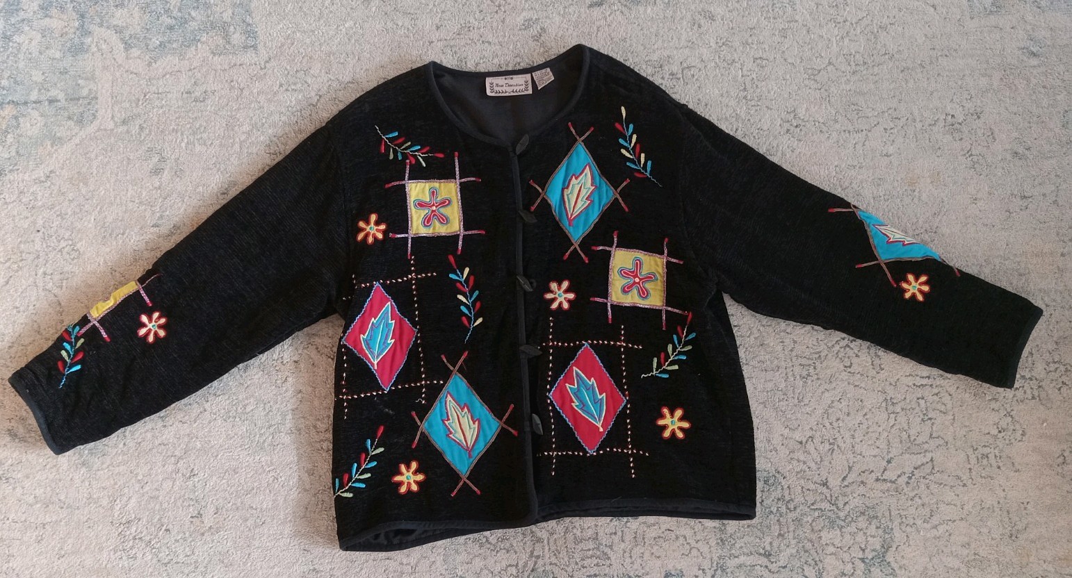 Size M Bohemian Artsy Style Button