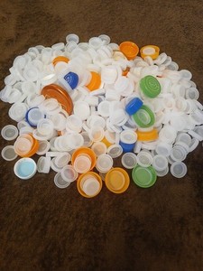 Lot of 500 Plastic Bottle Caps Craft Supplies Various Colors & Sizes 👀 Photos 