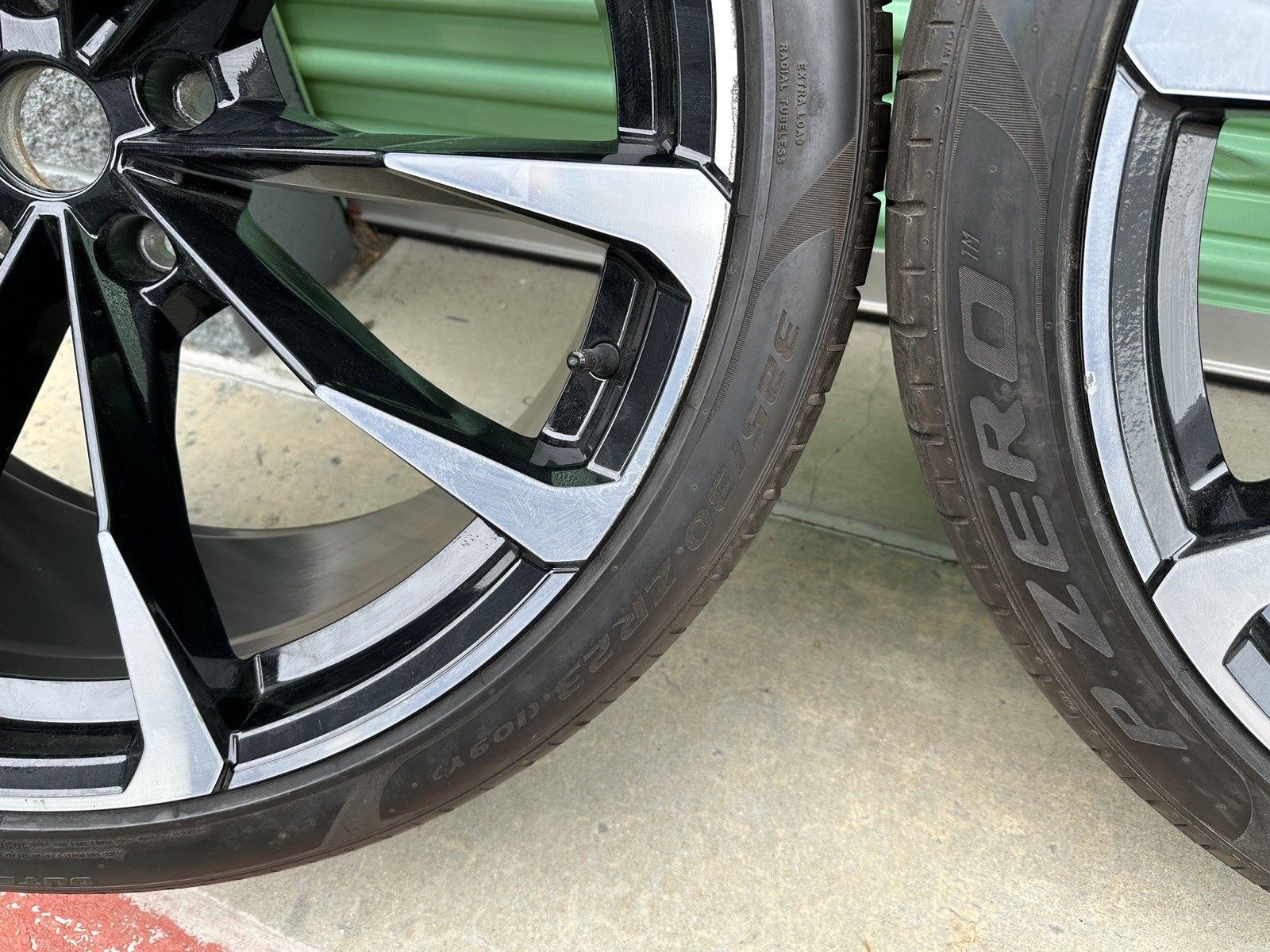 Lamborghini Urus Taigete 23” OEM Wheel & Tire Package – Factory Original