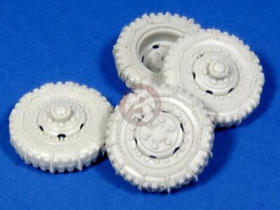 Panzer Art 1/35 Road Wheels with Chains for M3 Scout Car (4 pieces) RE35-136