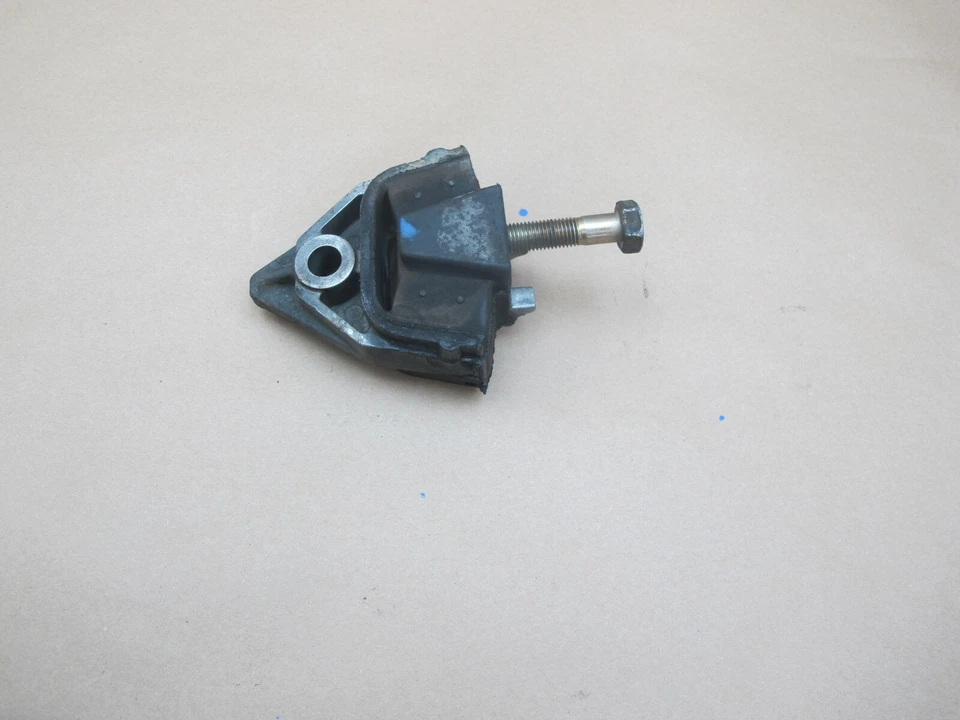 1983 PORSCHE 928 S REAR LEFT & RIGHT AUTOMATIC TRANSMISSION MOUNT SUPPORT SET - Image 3 of 4