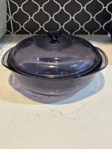 Vintage Pyrex Glass Casserole Dish 2 QT No 024 with Lid Amethyst Purple