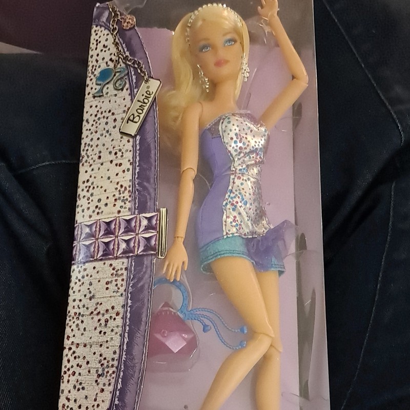 Barbie My Scene Fashion Doll, Blonde Wavy Hair Blue Eyes, Purple Outfit + Accs