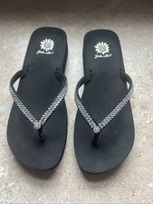 Yellow Box Women s Sz 6 Black Flip flops With Rhinestones Pre Owned