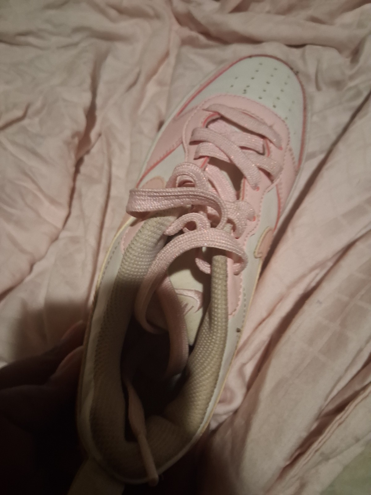 kids nike pink low top shoes size 5y