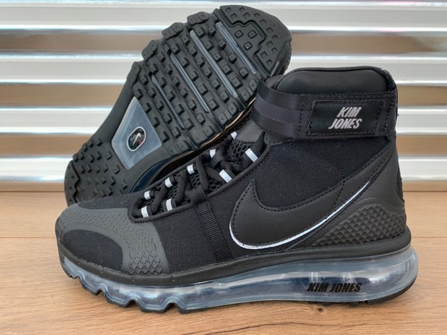 air max command triple black