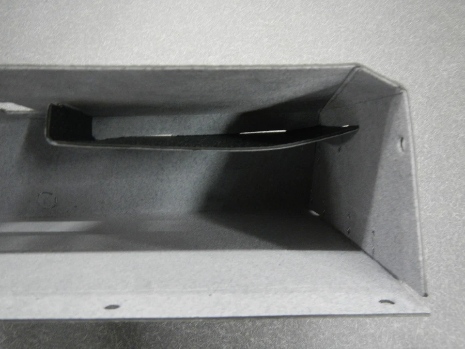 Buick Wildcat LeSabre Electra 225 1964 guantera forro gris tiene estante 64 NUEVO Foto 2 de 4