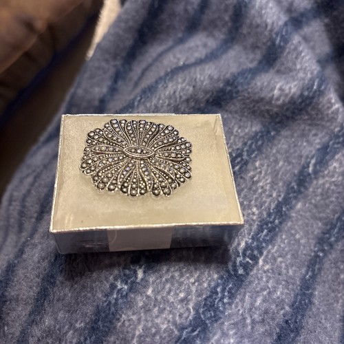 Womans Brooch - Picture 2 of 3