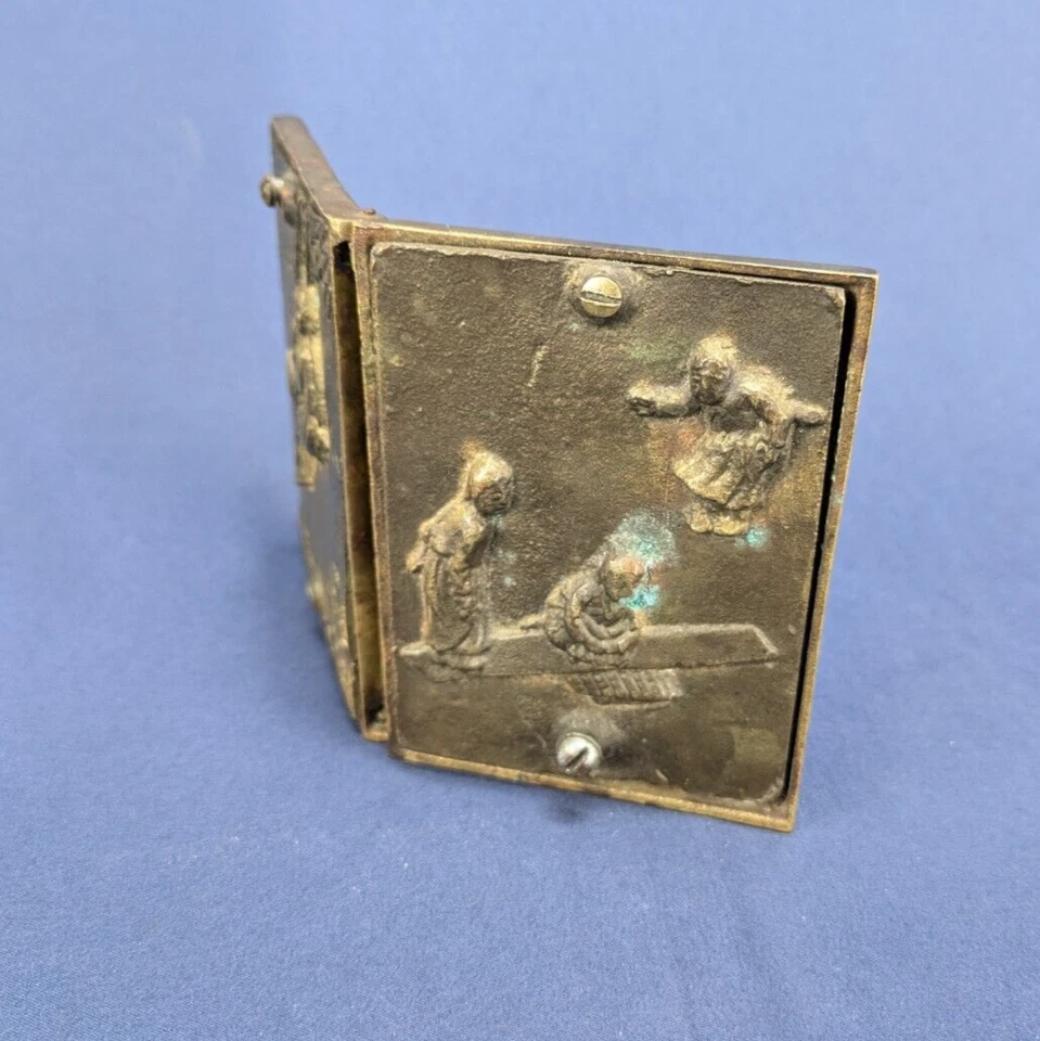 Marco doble Corea vintage - bronce ornamentado con relieve escénico - falta vidrio Foto 3 de 4