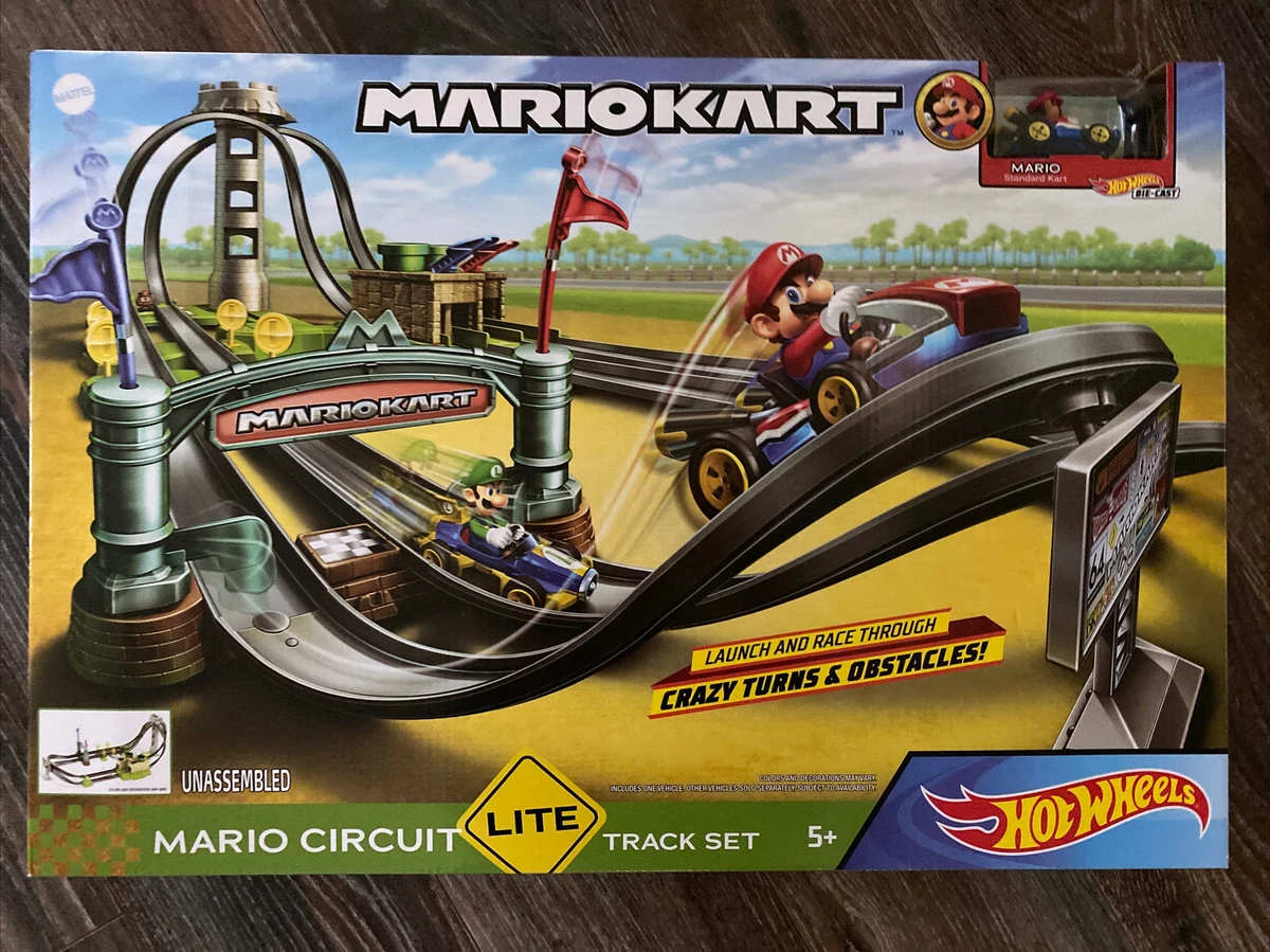 Hot Wheels Mario Kart Circuit Lite Track Set with 1:64 Scale Toy