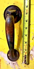 VINTAGE CAST BRASS THUMB LATCH CONTROL - FRONT DOOR PULL HANDLE - GREAT PATINA