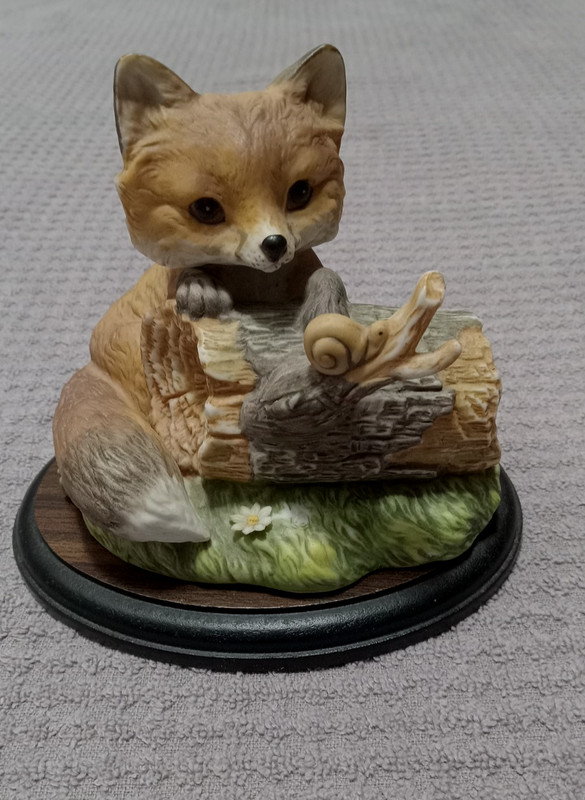 Vintage Homco Masterpiece Porcelain  Fox Figurine With Wood Base Signed 1986