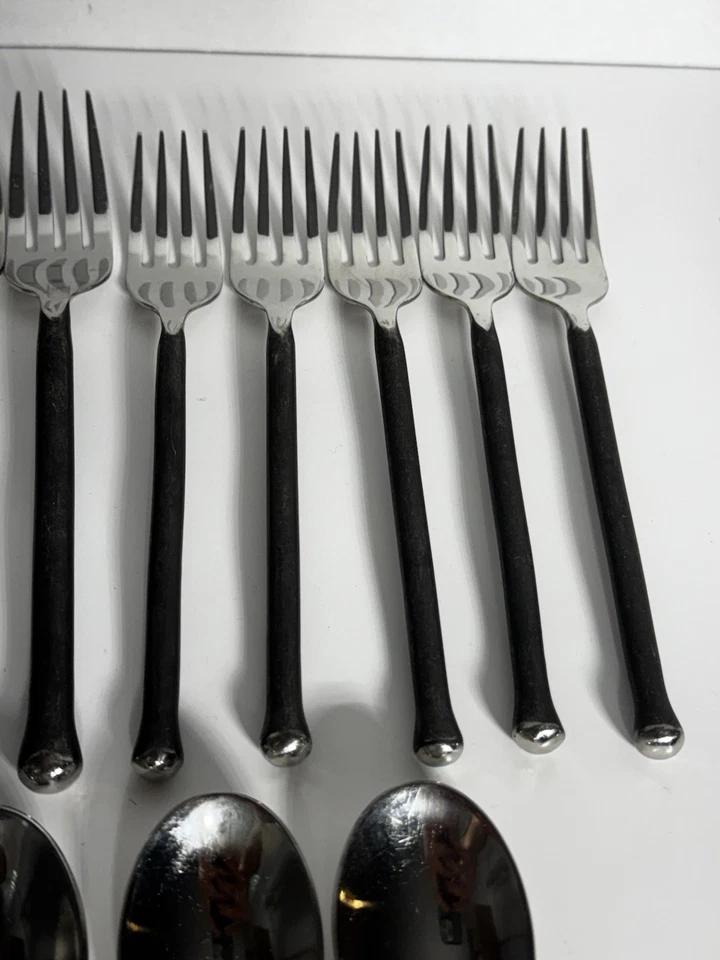 Gourmet Settings Montana 18/10 不锈钢餐具黑色手柄 18 件 — 第 4/4 张图片