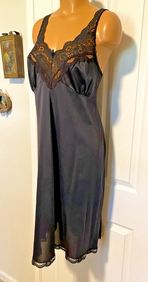 DE COLECCIÓN AÑOS 70 JET NAILON NEGRO CON CORPIÑO DE ENCAJE Y RIBETE DESLIZAMIENTO COMPLETO TALLA 40 (GRANDE) Foto 4 de 4