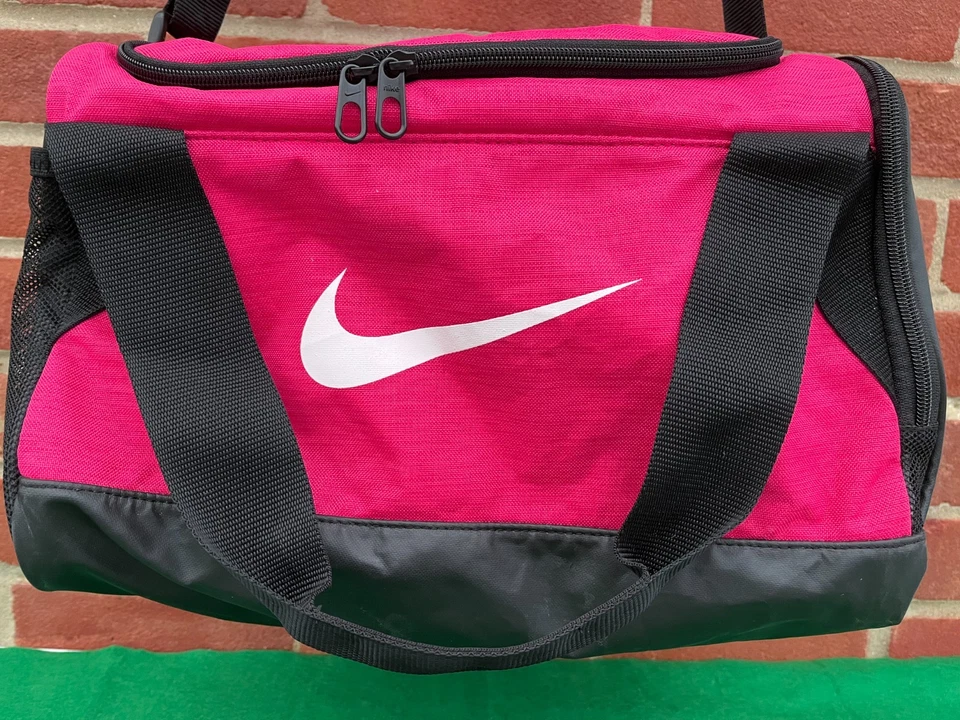 Nike Hot Pink Bag Gym Workout Exercise Travel Weekender Duffle & Shoulder Strap - Image 2 of 4