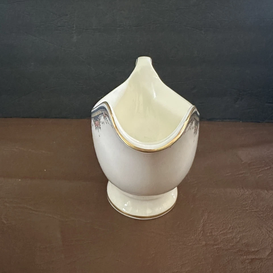 Royal Doulton Albany Gracioso barco con placa base hecho en Inglaterra Foto 3 de 4