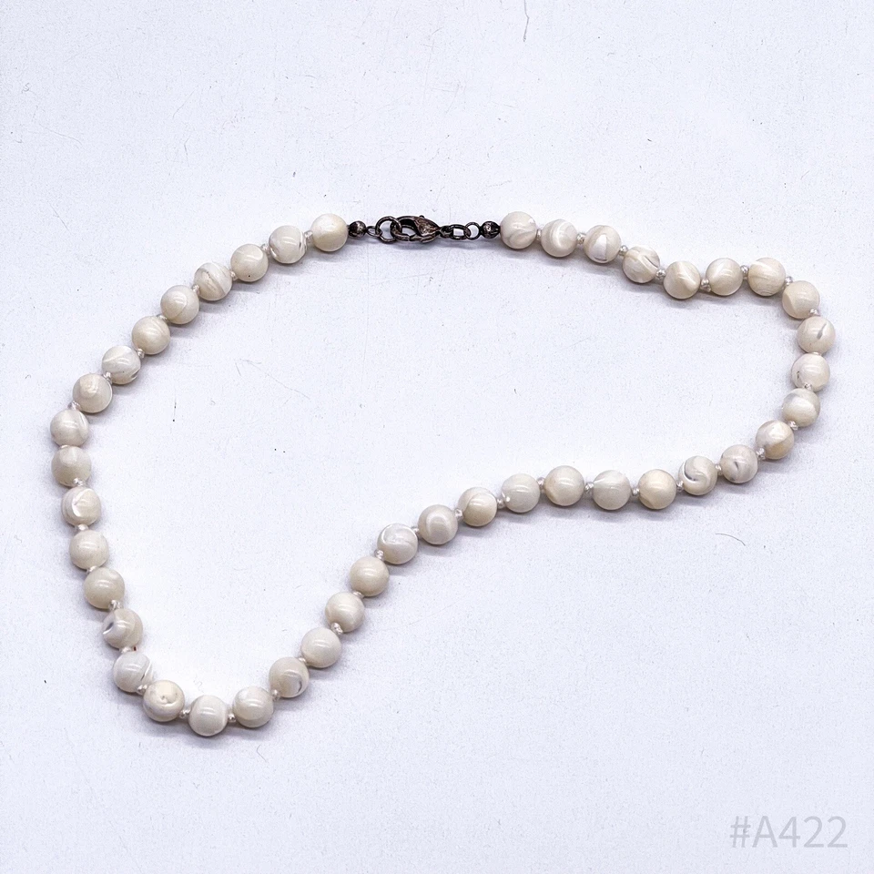 Collana Vintage In Giada Con Riflessi D'Oro E Chiusura In Argento E 44Cm - Immagine 4 di 4