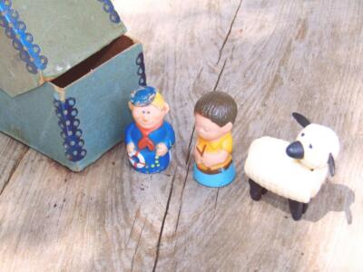 Old Toy Figures Sheep Box Mixed Lot Vintage Estate Old Boys Plastic Cute IJ