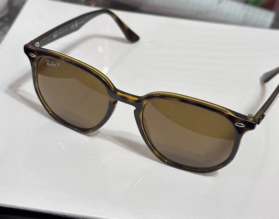 Óculos de sol Ray Ban hexagonal polarizado RB 4306  - Imagem 2 de 4