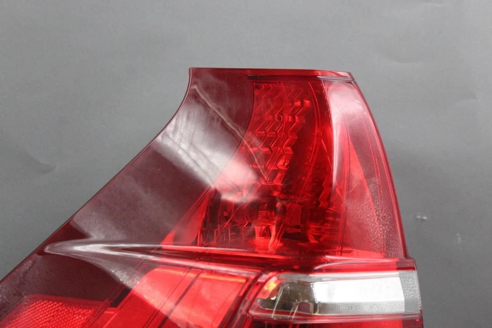 Left Driver Tail Light Lower Fits 2015-2016 HONDA CR-V OEM #39161 - Image 2 of 4