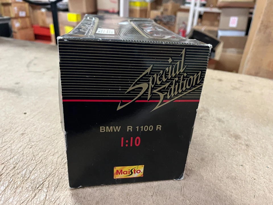 Vintage 1995 Maisto Die-Cast Metal 1:10 Special Edition BMW R 1100 R #31601 - Image 2 of 4