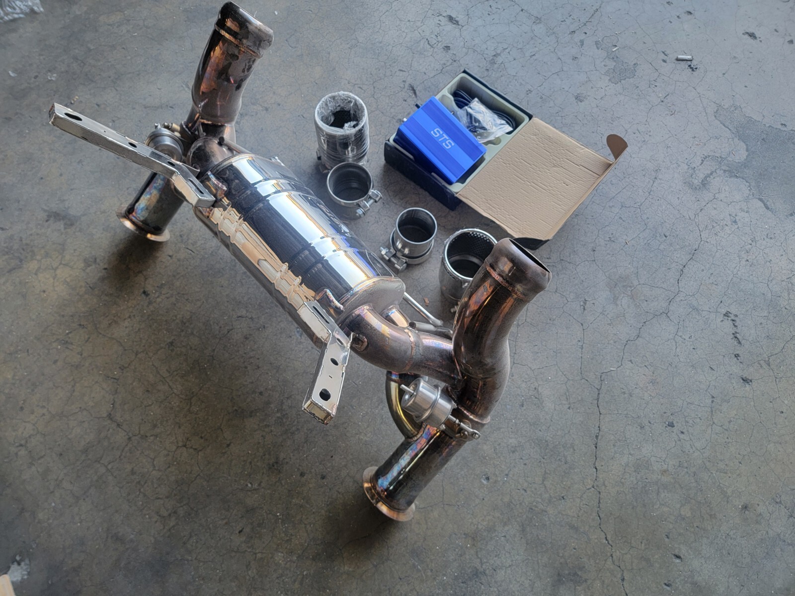 LAMBORGHINI AVENTADOR SVJ STYLE EXHAUST FOR LP700 TO SVJ KIT VALVED 