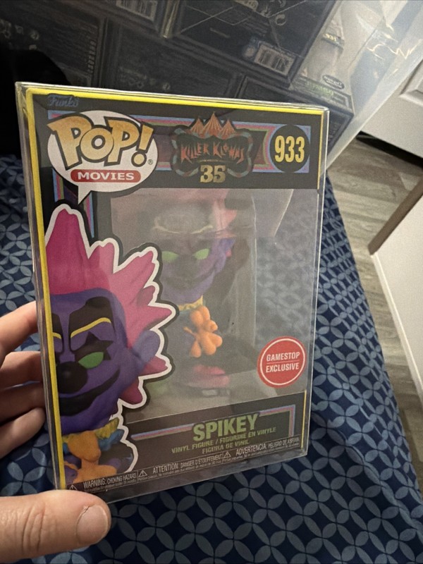 Funko Pop! Killer Klowns From Outer Space Spikey #933 GameStop Excl Blacklight