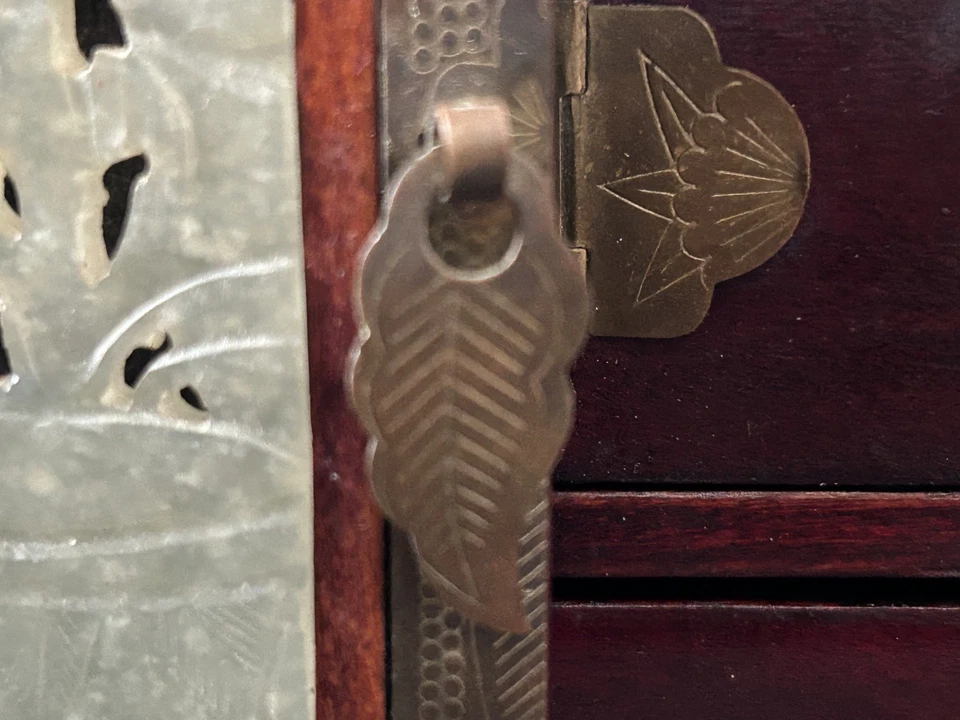 🔥古董中国珠宝盒雕刻玉装饰木质黄铜带锁 — 第 2/4 张图片