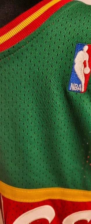 Camiseta para hombre M Mitchell & Ness verde NBA Seattle Supersonics Shawn Kemp 1994-95 Foto 4 de 4