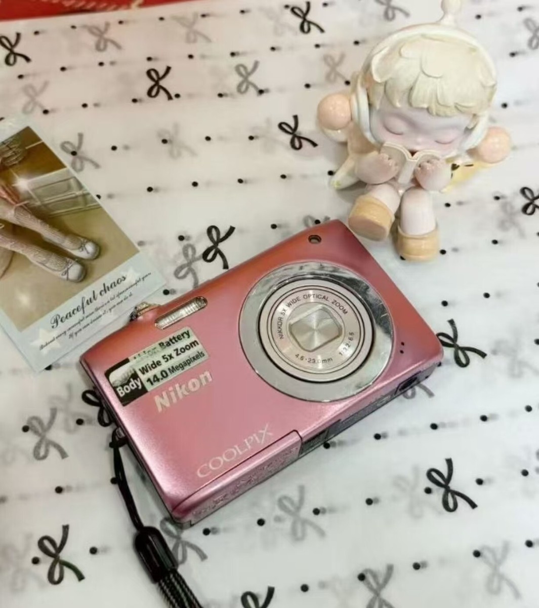 Nikon S2600 Coolpix Digital Camera 14.0 MP 5X Optical Zoom