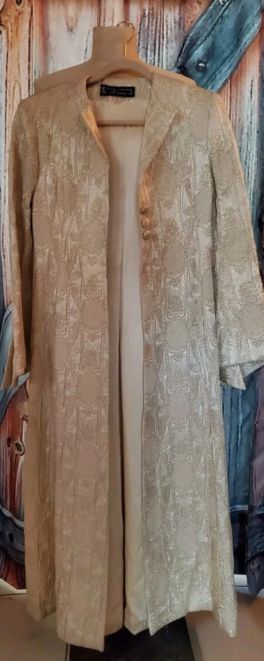 Abrigo de seda vintage Peggy Jennings crema y dorado  Foto 2 de 4