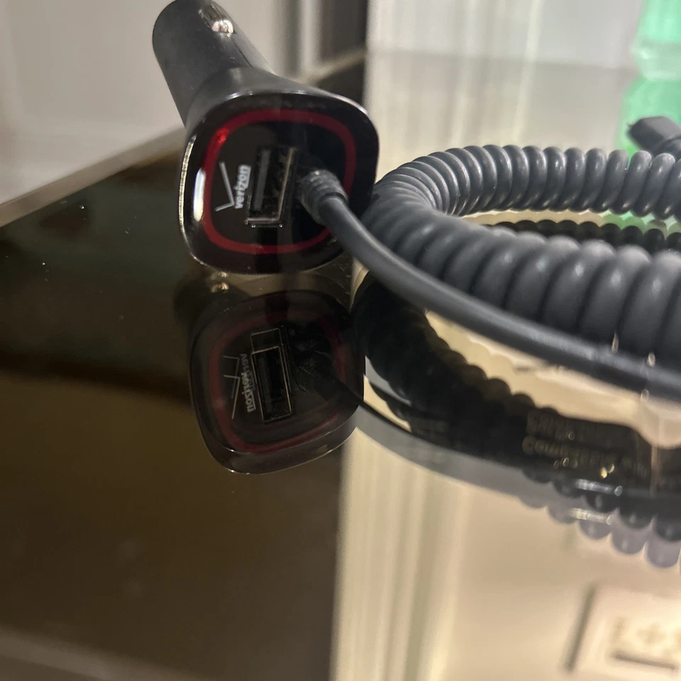Original Verizon Micro-USB Car Charger w/Extra USB LED Light for Samsung Phones - Image 2 of 3