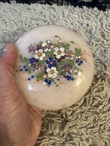 Pink alabaster jewelry trinket box. Hand painted flowers. 1960-1970. Italy.
