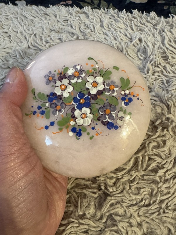 Pink alabaster jewelry trinket box. Hand painted flowers. 1960-1970. Italy.