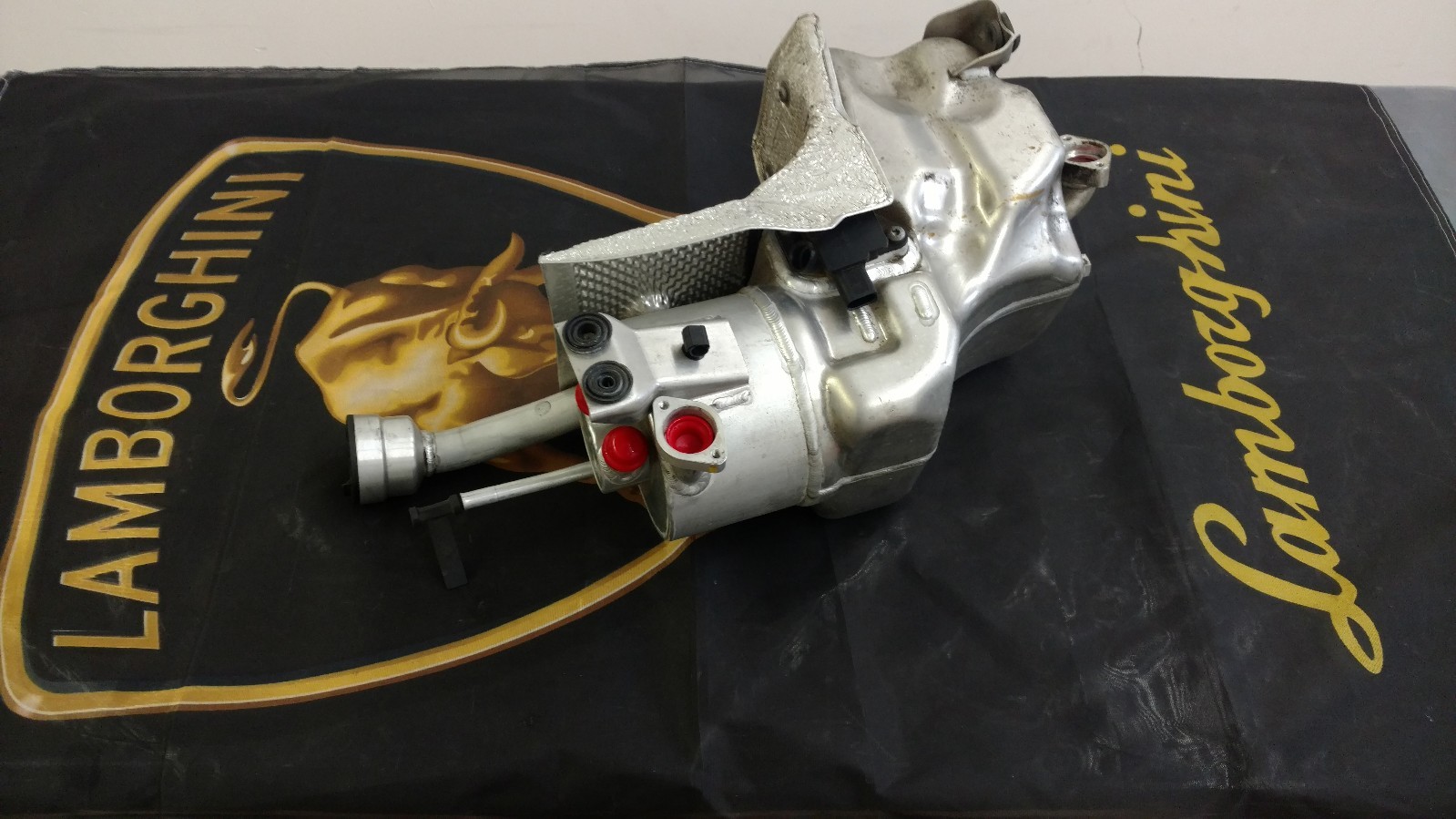 LAMBORGHINI GALLARDO LP560 COUPE OIL RESERVOIR  OIL TANK OEM 420115373B
