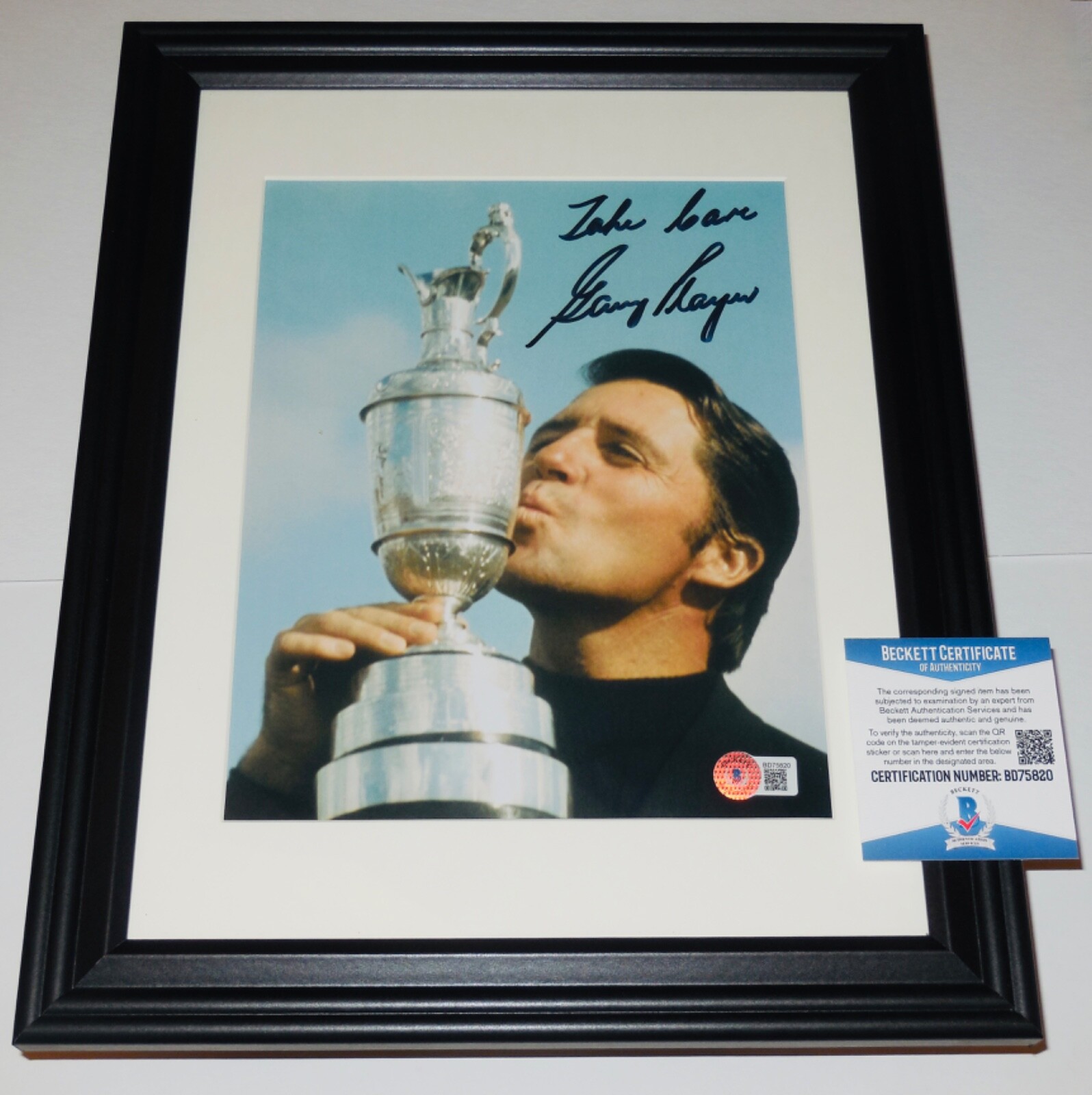 GARY PLAYER AUTOGRAPHED 8X10 COLOR PHOTO (FRAMED & MATTED) - BECKETT COA! 