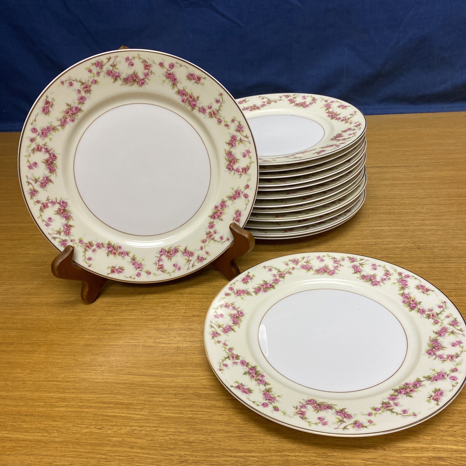 14 Vintage TK Thun Bohemia Czechoslovakia Rosemary 8 1/2” Luncheon ...
