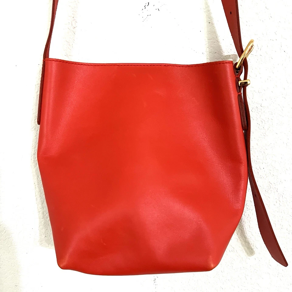 Bolso de Mano Madewell The Essential Mini Bucket para Mujer en Cuero Amapola Salvaje Foto 2 de 4