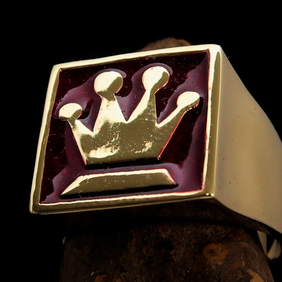 SQUARE MENS BRASS CHESS PLAYER RING QUEEN'S CROWN SYMBOL RED SIZE 13 - Image 2 of 4