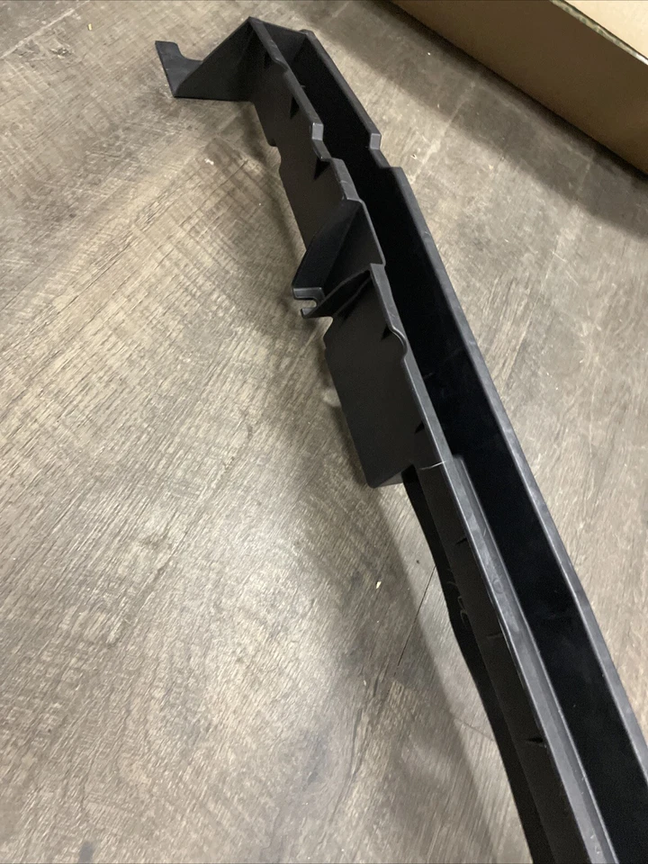 Componentes de parachoques delantero GM OEM 99-14 Avalanche - soporte central 22742861 Foto 4 de 4