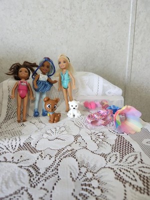 3 Chelsea Dolls with Some Accessories Blonde Brunette