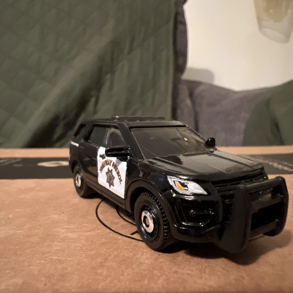 Matchbox CHP 2016 FORD EXPLORER INTERCEPTOR UTILITY California Highway Patrol - Image 2 of 4