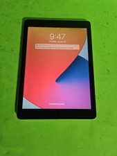 Apple iPad (5th Generation) A1822 32 GB, Wi-Fi, 9.7 in - Space