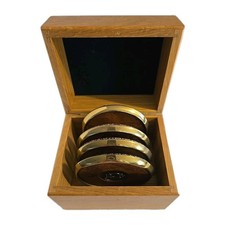 Rare lot de 4 sous-verres exécutifs Pepsi. Dans sa boîte en bois et avec emblèmes Pepsi. Nice !