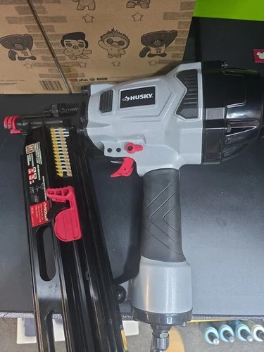 Husky 21° Pneumatic Framing Nailer 3-1/2 in. Full Round Head NEW!!