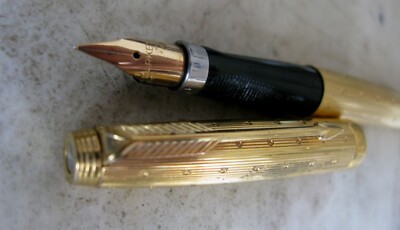 Stylo Bille Parker 75 En Or Plaqué - Finition Perlée - Modèle Rare Et Recherché - Occasion