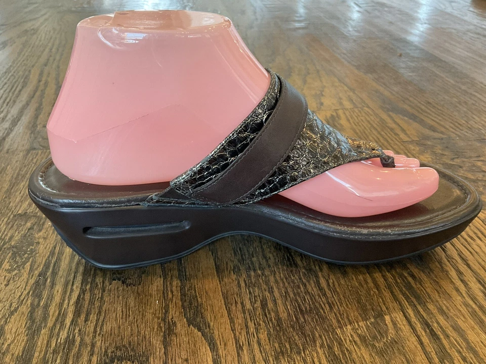 Босоножки Cole Haan D33298 коричневые на танкетке стринги мягкие анималистический принт женские размер США 9B - Изображение 2 из 4